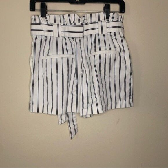 Zara Navy and White Striped Paperbag Shorts Size Medium - Picture 7 of 9